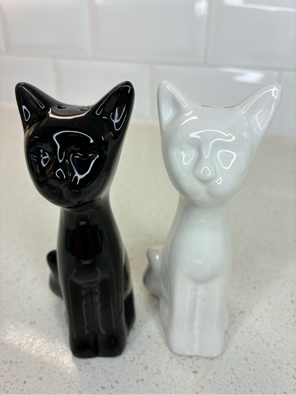 American Atelier Ceramic Black & White Cat Salt & Pepper Shaker Set 4.5" Kitty